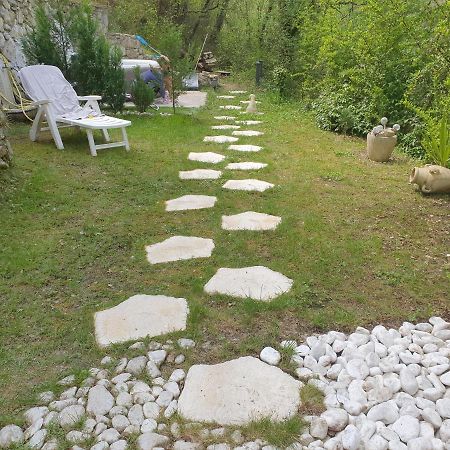 Chalet Type Studio De Charme Avec Jacuzzi Guest House Touet-de-l'Escarene Exterior photo
