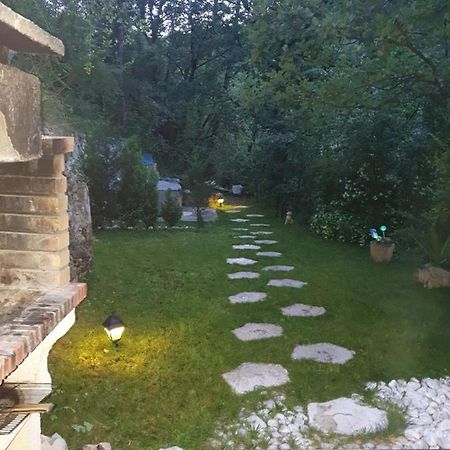 Chalet Type Studio De Charme Avec Jacuzzi Guest House Touet-de-l'Escarene Exterior photo